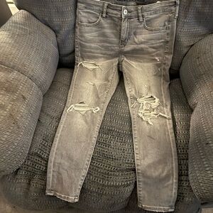 American Eagle Distressed Gray Denim Jeans size 8 xshort